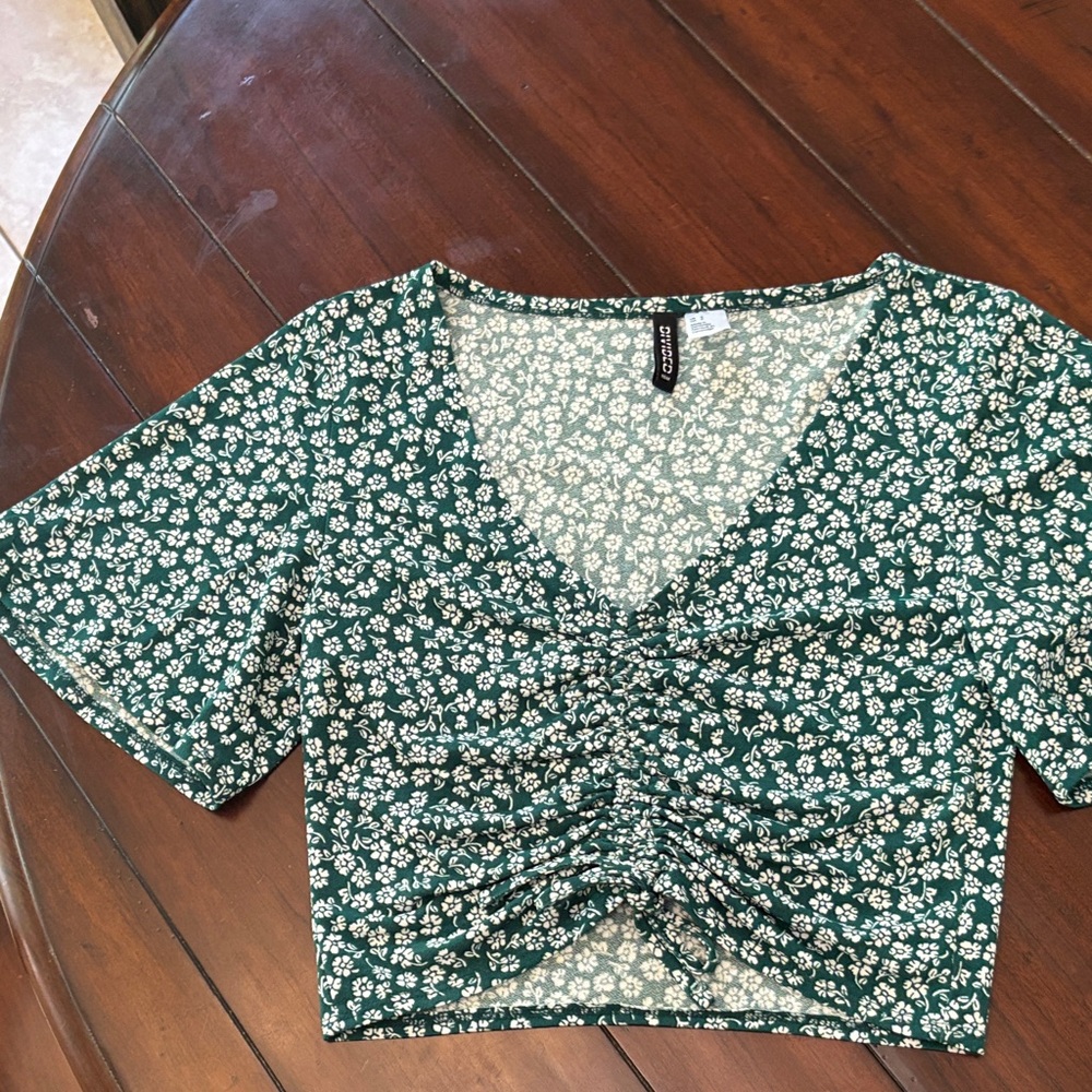 Rue21 Green Floral Ruched V-Neck Crop Top